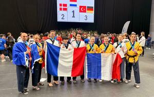 Les médaillés du jour. Championnats d'Europe Poomsae à Tallinn (Estonie).